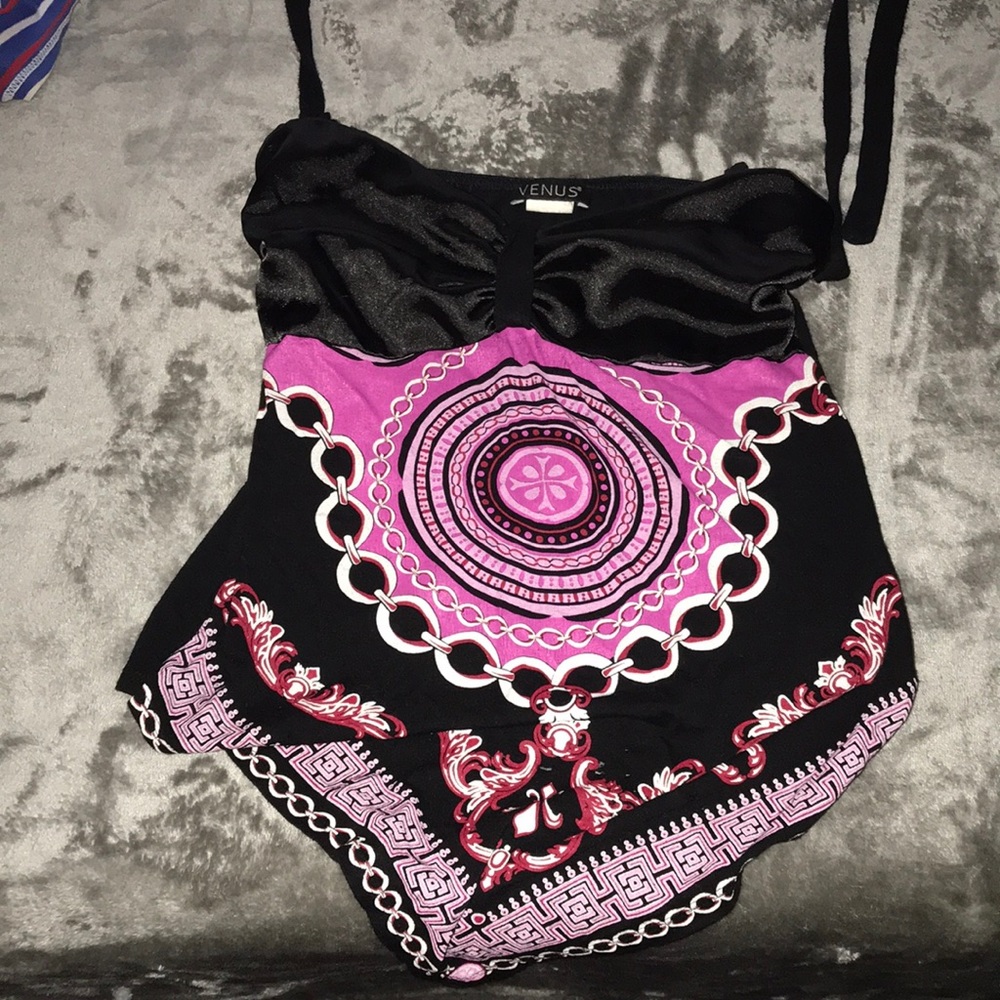 Venus bandanna tie around top